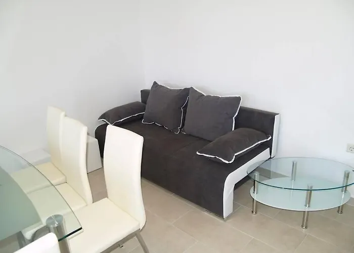 アパート In With Terrace, Air Conditioning, Wifi, Washing Machine