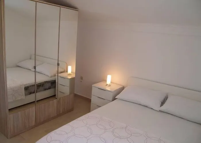 In With Terrace, Air Conditioning, Wifi, Washing Machine 아파트 *