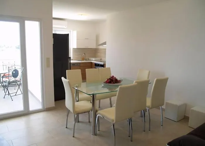 アパート In With Terrace, Air Conditioning, Wifi, Washing Machine