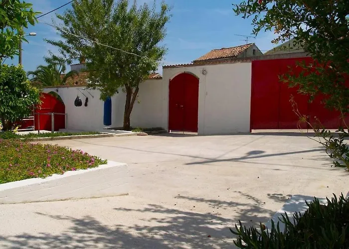 Апартаменты In With Terrace, Air Conditioning, Wifi, Washing Machine Преко