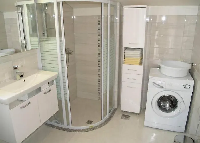 In With Terrace, Air Conditioning, Wifi, Washing Machine *